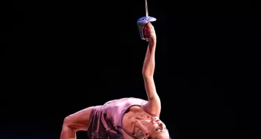 Ex Machina & Côté Danse, Hamlet, Prince of Denmark © Roman Boldyrev. Performer: Greta Hodgkinson.