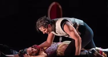 Ex Machina & Côté Danse, Hamlet, Prince of Denmark © Roman Boldyrev. Performers: Guillaume Côté and Greta Hodgkinson.