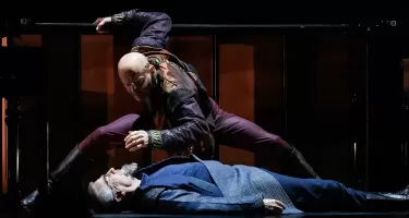 Ex Machina & Côté Danse, Hamlet, Prince of Denmark © Bruce Zinger. Performers: Robert Glumbek and Bernard Meney.