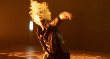"Station" Choreographer:  Louise LecavalierDancer: Louise LecavalierLighting: Alain Lortie