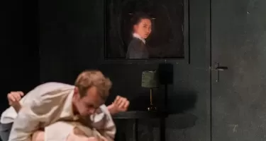 Peeping Tom, Diptych © Maarten Vanden Abeele.