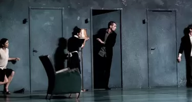 Peeping Tom, Diptych © Maarten Vanden Abeele.