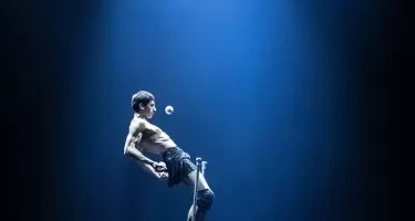 Recirquel, Paradisum © Balint Hirling. Performer: Andril Maslov.