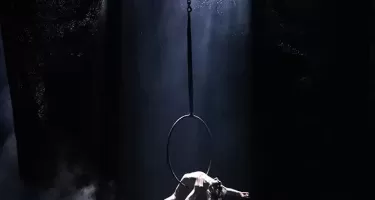 Recirquel, Paradisum © Balint Hirling. Performer: Eszter Segui-Fabian.