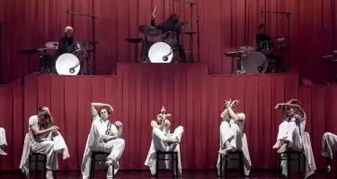 Stephanie Lake Company, Manifesto © Roy VanDerVegt.