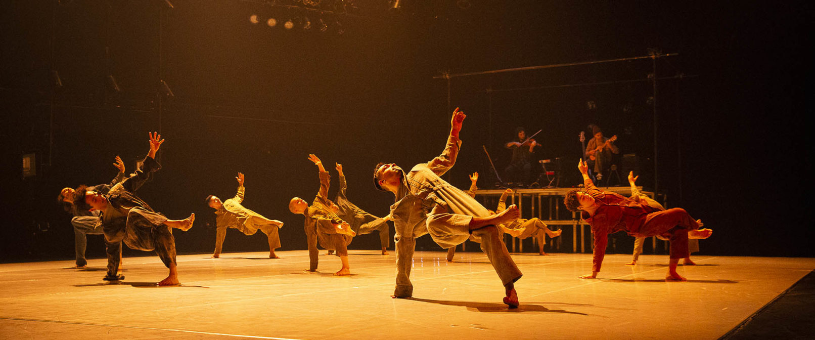 RUBBERBAND, Ever So Slightly © Marie-Noëlle Pilon