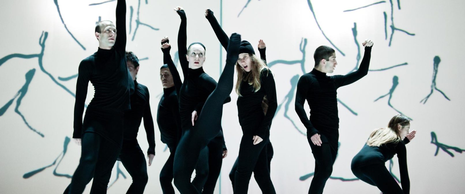 Photo: Compagnie Marie Chouinard, Henri Michaux: Mouvements. By Sylvie-Ann Paré. Performers: Gérard Reyes, Mariusz Ostrowski, James Viveiros, Lucy may, Lucie Mongrain, Leon Kupferschmid, Carol Prieur