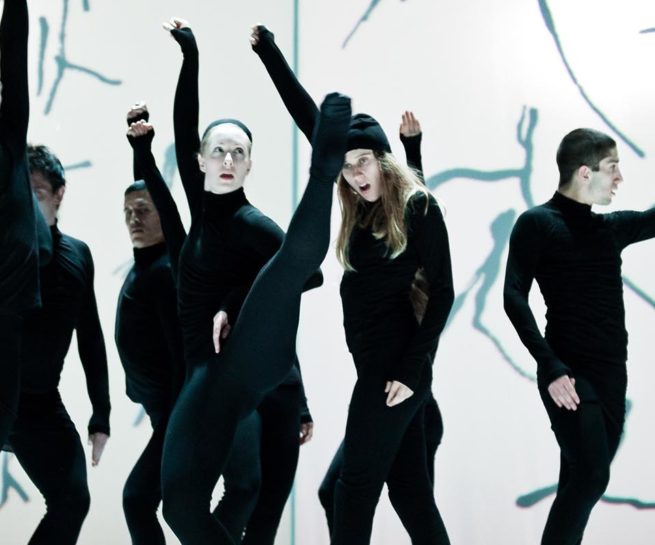 Photo: Compagnie Marie Chouinard, Henri Michaux: Mouvements. By Sylvie-Ann Paré. Performers: Gérard Reyes, Mariusz Ostrowski, James Viveiros, Lucy may, Lucie Mongrain, Leon Kupferschmid, Carol Prieur