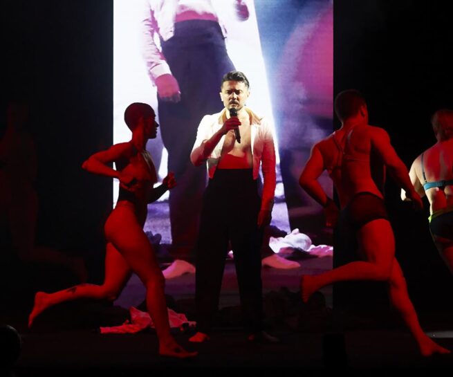 Gravity and Other Myths, The Mirror